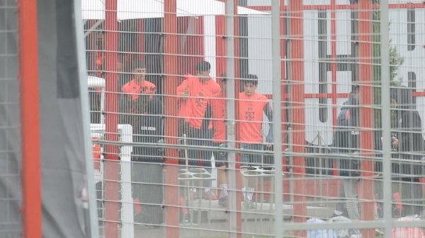 高潜新东谈主！图片报：金玟哉受伤，拜仁15岁小将帕维奇随一线队进修